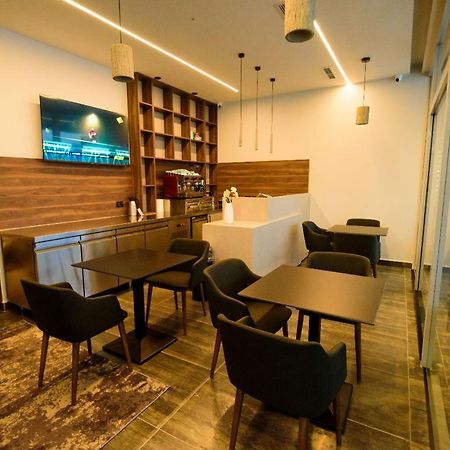 Hotel Zeneli Vlorë Εξωτερικό φωτογραφία