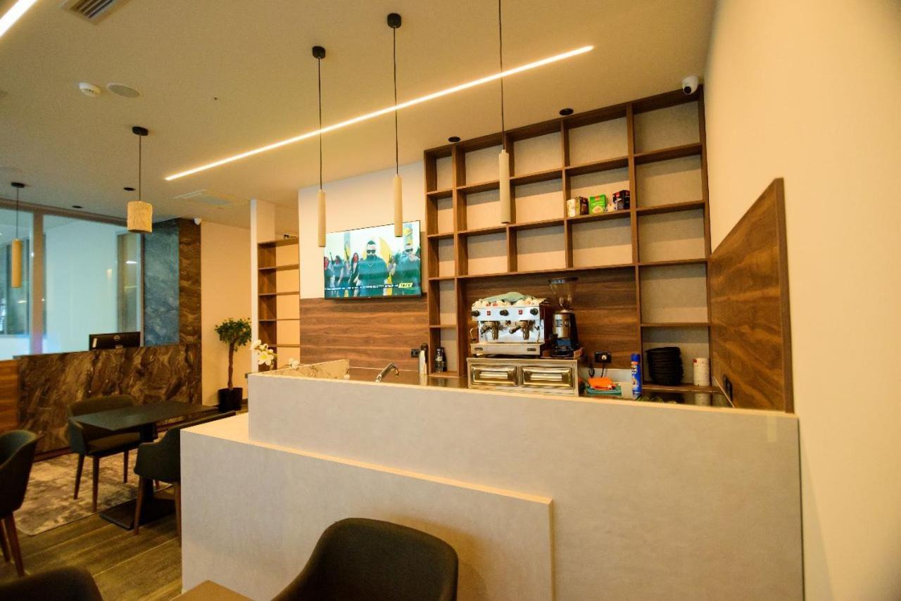 Hotel Zeneli Vlorë Εξωτερικό φωτογραφία